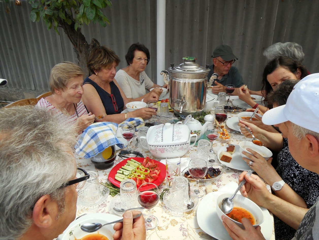 repas Azerbaidjan partage autour d'une samovar